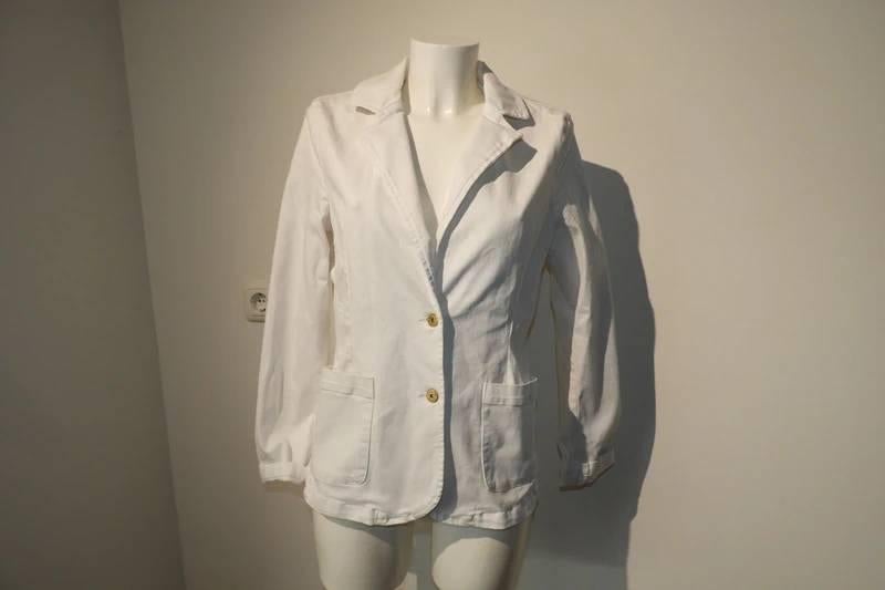 Studio Anneloes wit jasje gouden knopen merk stiksel ZGAN M