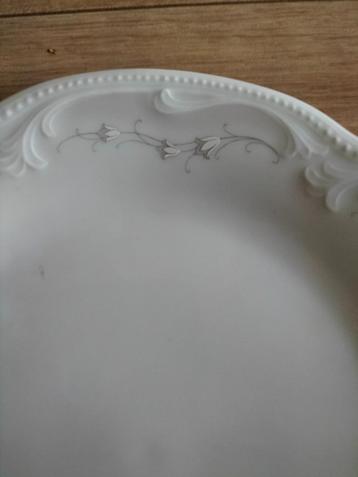 Nieuw porselein servies beschikbaar voor biedingen