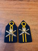 Kraag emblemen rijdende artillery kms, Verzamelen, Ophalen of Verzenden, Landmacht, Nederland, Embleem of Badge