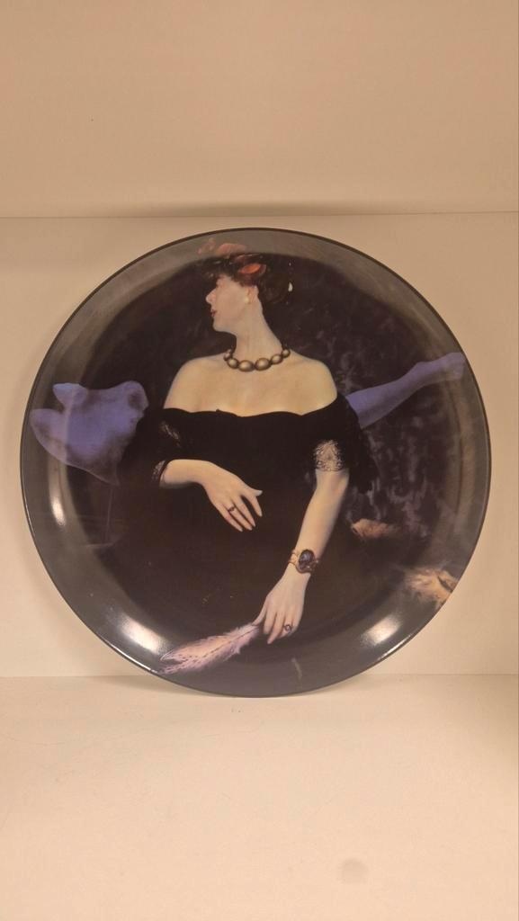 Kunstbord Jos Looise – “Beatrijs met vogelveer”, Antiek en Kunst, Antiek | Wandborden en Tegels, Ophalen of Verzenden