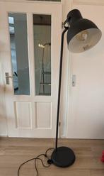 IKEA Hektar Staande Lamp - Industrieel Design, Huis en Inrichting, Lampen | Vloerlampen, Ophalen of Verzenden, Gebruikt, Metaal
