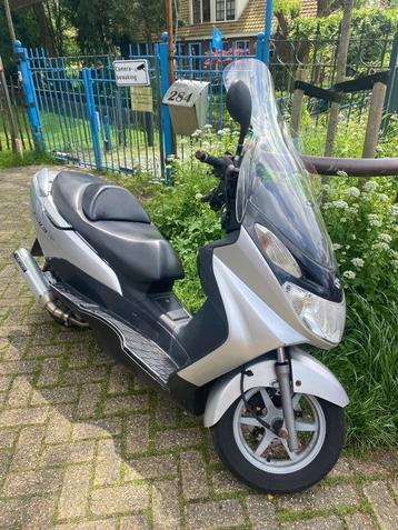 Scooter 125  Suzuki burgman beschikbaar voor biedingen