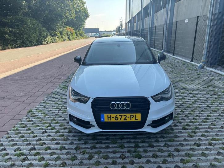 Audi A1 1.2 TFSI S-line | 2013 | blacked-out, Auto's, Audi, Bedrijf, A1, Airbags, Airconditioning, Bluetooth, Bochtverlichting