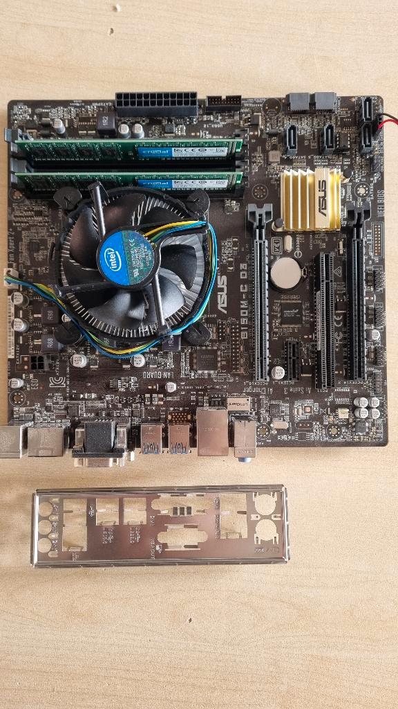 Moederbord Asus B150M-C03, Computers en Software, Moederborden, Gebruikt, Intel, DDR3, Ophalen of Verzenden