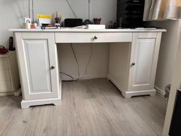 Bureau Ikea Liatorp beschikbaar voor biedingen