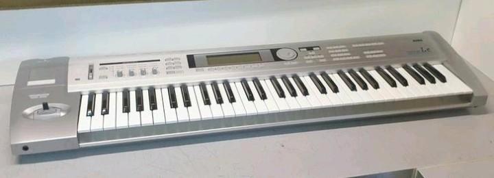 Korg triton Le keyboard music workstation in transportkoffer, Muziek en Instrumenten, Keyboards, Gebruikt, 61 toetsen, Korg, Ophalen of Verzenden