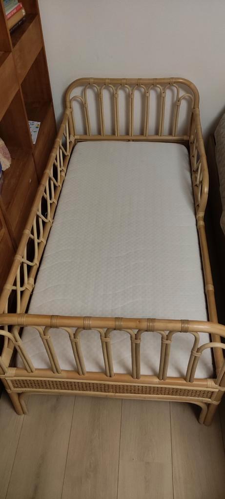 Mooie rotan kinderbedje ZGAN, Kinderen en Baby's, Kinderkamer | Bedden, Zo goed als nieuw, 140 tot 160 cm, 70 tot 85 cm, Matras