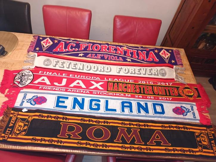 Diverse Voetbal Sjaals Collectie, Sport en Fitness, Voetbal, Gebruikt, Clubaccessoires, Ophalen