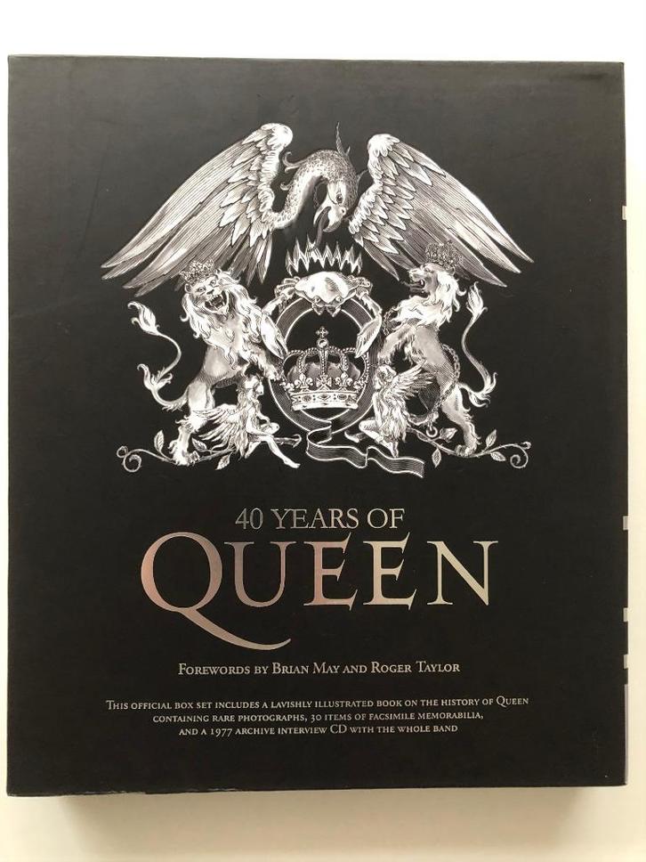 40 Years of Queen - The Official Box Set, Boeken, Muziek, Zo goed als nieuw, Artiest, Verzenden