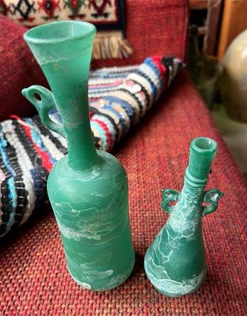 Antieke Ventiaanse Vaasjes van heel dun glas beschikbaar voor biedingen