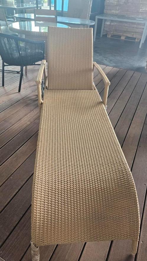 Gevlochten Rotan ligbed met kussen, Tuin en Terras, Ligbedden, Zo goed als nieuw, Rotan, Verrijdbaar, Ophalen