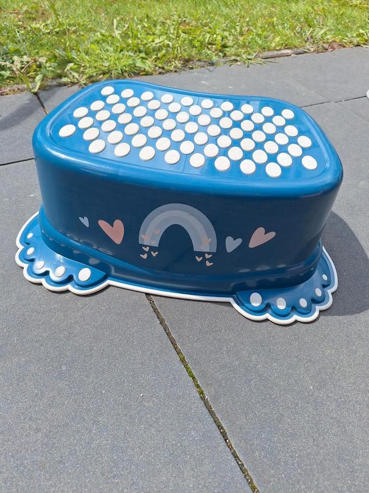 Kinder Opstapje - Blauw met Regenboog, Kinderen en Baby's, Overige Kinderen en Baby's, Zo goed als nieuw, Ophalen