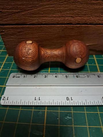 Knucklebone figet  beschikbaar voor biedingen