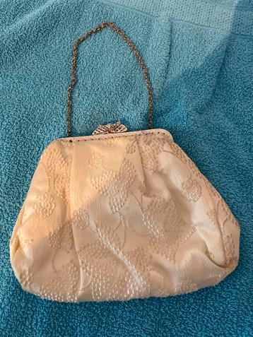 Vintage Tasje met Kettinghengsel beschikbaar voor biedingen