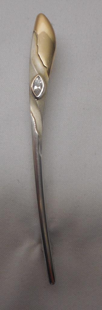 Zilveren lange modernist broche met goud nr.1589, Sieraden, Tassen en Uiterlijk, Broches, Zo goed als nieuw, Zilver, Zilver, 7 tot 10 cm