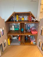 groot houten poppenhuis met meubels - grachtenpand, Ophalen, Zo goed als nieuw, Poppenhuis