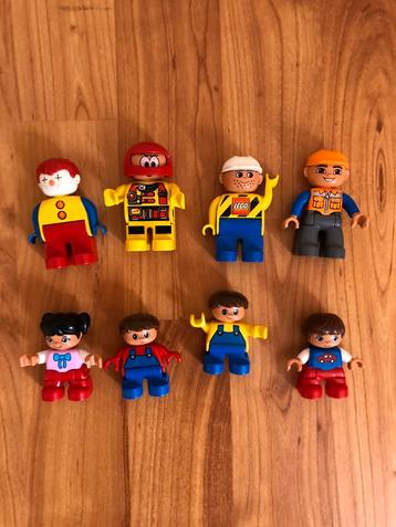 8 Duplo poppetjes  beschikbaar voor biedingen