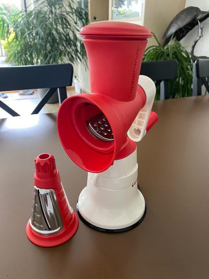 Tupperware AdaptaChef rasp met twee raspen, Huis en Inrichting, Keuken | Tupperware, Zo goed als nieuw, Overige typen, Wit, Rood