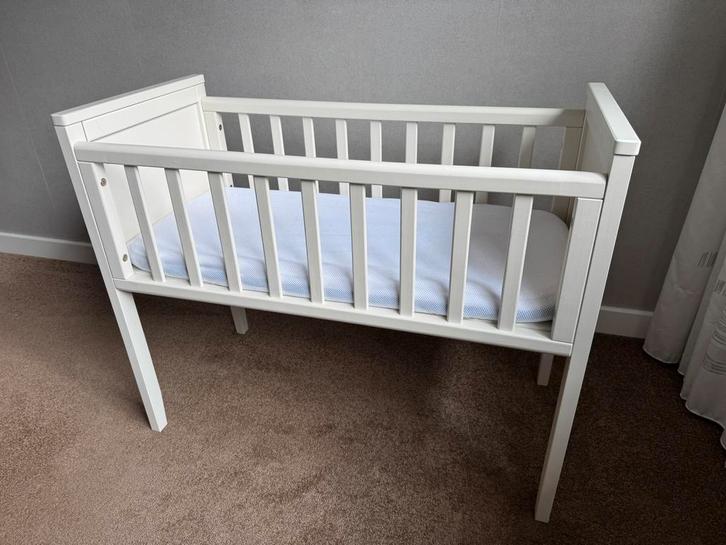 Wiegje met een AeroSleep matras + topper, Kinderen en Baby's, Kinderkamer | Bedden, Minder dan 140 cm, Minder dan 70 cm, Matras