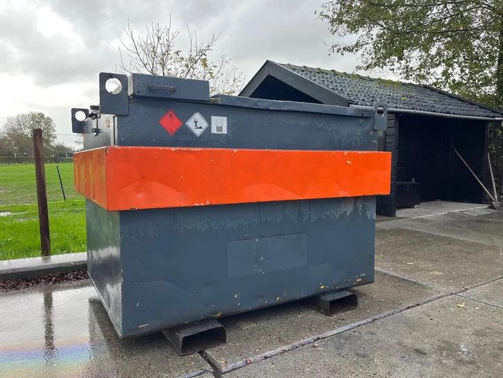 Kiwa IBC Steenbergen Diesel tank 2000 liter, Zakelijke goederen, Machines en Bouw | Pompen en Compressoren