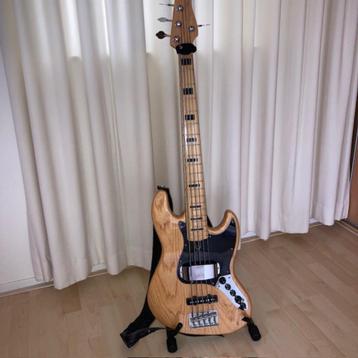 Sire Marcus Miller V7 Vintage Ash-5 NT 2nd gen. met Case beschikbaar voor biedingen
