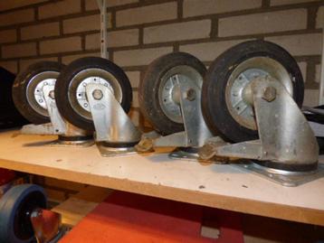 4 GROTE ZWENKWIELEN 3 MET REM 1 GEWOON beschikbaar voor biedingen