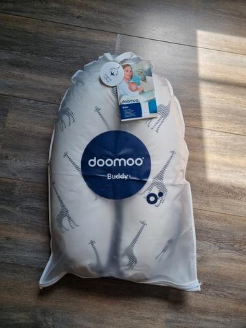 doomoo buddy voedingskussen beschikbaar voor biedingen