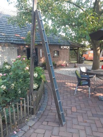 Bijzonder antiek kastje 2m50 lang met 4 handvatten   beschikbaar voor biedingen