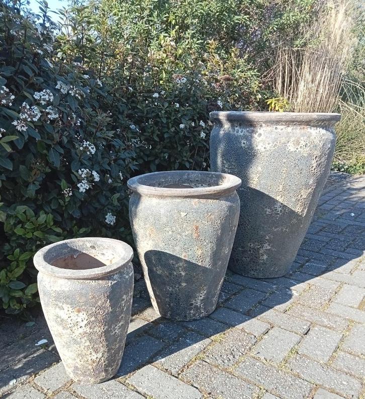 Geglazuurde pot antiqeu delta stretched in drie maten., Tuin en Terras, Bloempotten, Nieuw, Terracotta, Binnen, Balkon, Tuin, 70 cm of meer