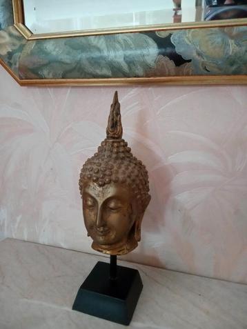 Antiek Thais Boeddha kopje van brons op zwart houten sokkel. beschikbaar voor biedingen