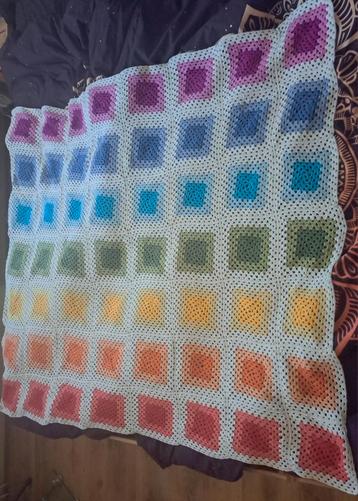 Plaid gehaakt beschikbaar voor biedingen