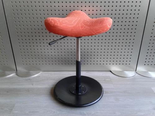 Stokke (Variér) Move (Extra Laag) (Oranje), Zeer Mooi!, Huis en Inrichting, Bureaustoelen, Gebruikt, Bureaukruk, Oranje, Ergonomisch