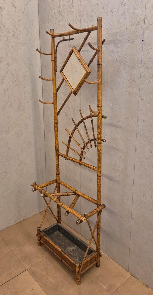 Bamboe kapstok met spiegel en paraplubak – halmeubel, Huis en Inrichting, Woonaccessoires | Kapstokken, Gebruikt, Wandkapstok