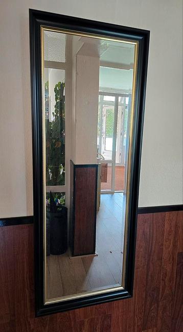 Zwart houten spiegel met goudaccenten en facetgeslepen glas beschikbaar voor biedingen