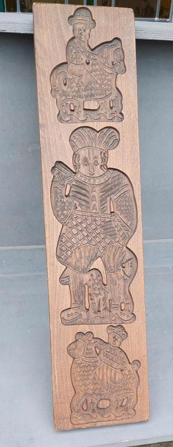 Antieke houten Speculaasplank met Figuren beschikbaar voor biedingen