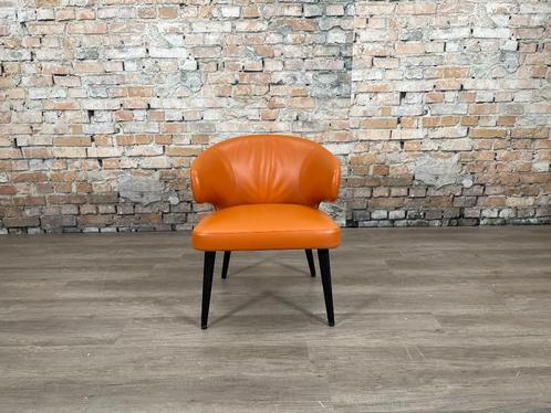 Minotti Aston oranje bij TheReSales, Huis en Inrichting, Stoelen, Zo goed als nieuw, Vijf, Zes of meer stoelen, Leer, Metaal, Overige kleuren