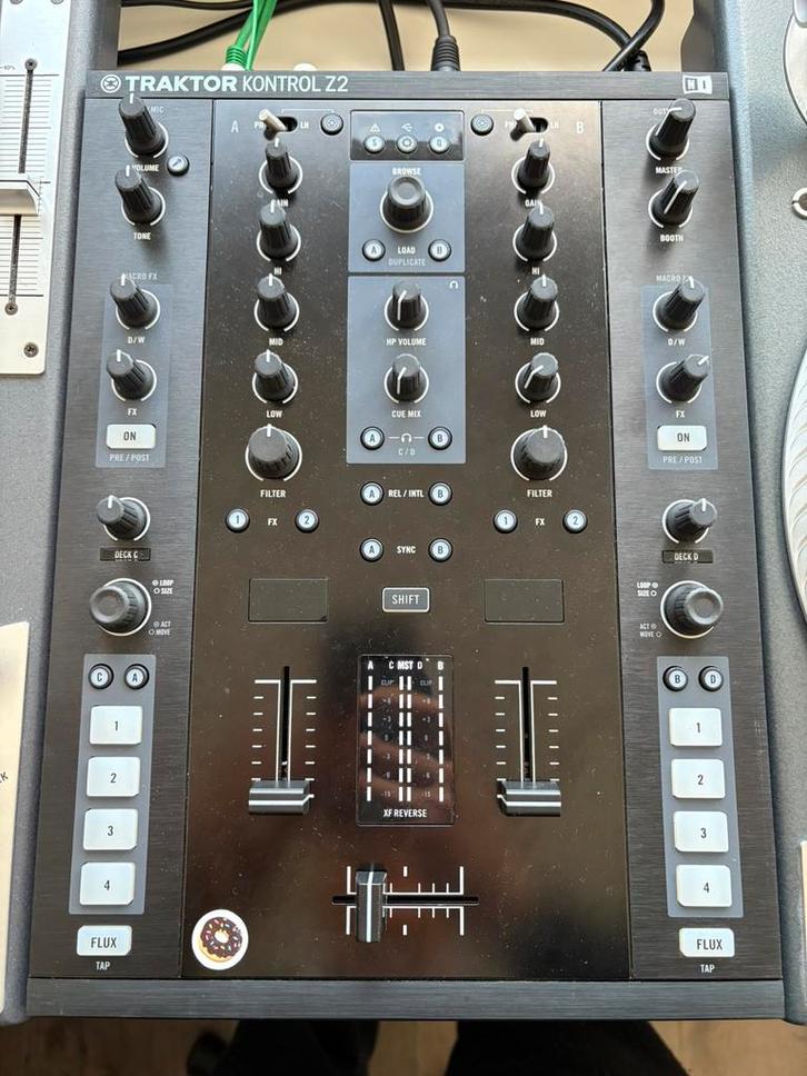 Native Instruments Traktor Kontrol Z2 incl. Decksaver, Muziek en Instrumenten, Mengpanelen, Zo goed als nieuw, Minder dan 5 kanalen