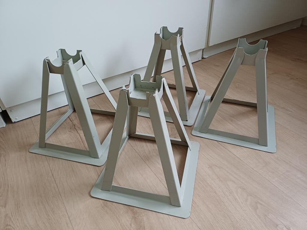 Bedverhogers 4 metaal ijzer grijs 20 cm hoog, stapelbaar, Ophalen, Gebruikt, Overige maten, Metaal