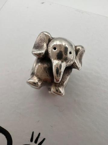 Pandora bedel olifant beschikbaar voor biedingen