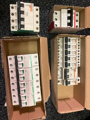 Installatieautomaten ABB Schneider Electric Diversen Types A beschikbaar voor biedingen