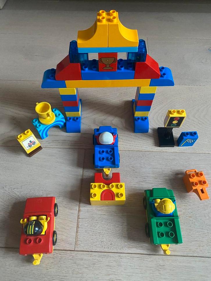 Duplo: autorace met afschietblok, Kinderen en Baby's, Speelgoed | Duplo en Lego, Zo goed als nieuw, Duplo, Ophalen of Verzenden
