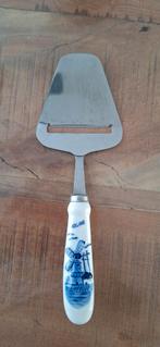Kaasschaaf met Delftsblauwe Handgreep, Ophalen, Zo goed als nieuw, Rvs of Chroom
