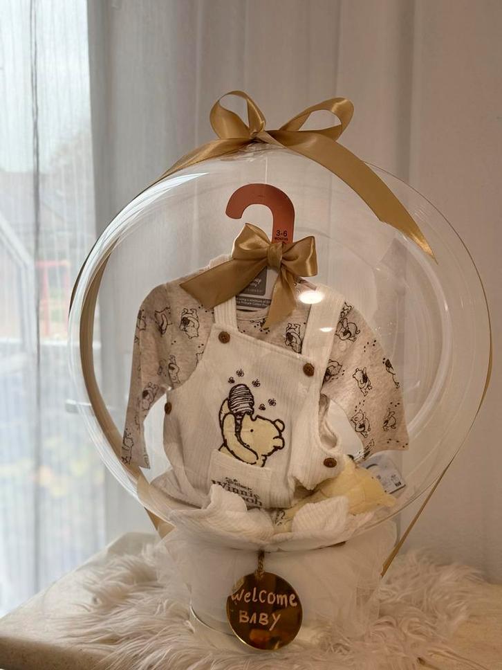 Cadeauballon met babykleertjes – uniek & lief, Kinderen en Baby's, Kraamcadeaus en Geboorteborden, Nieuw, Kraamcadeau, Ophalen of Verzenden
