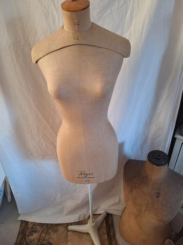 Juvenia paspop beschikbaar voor biedingen