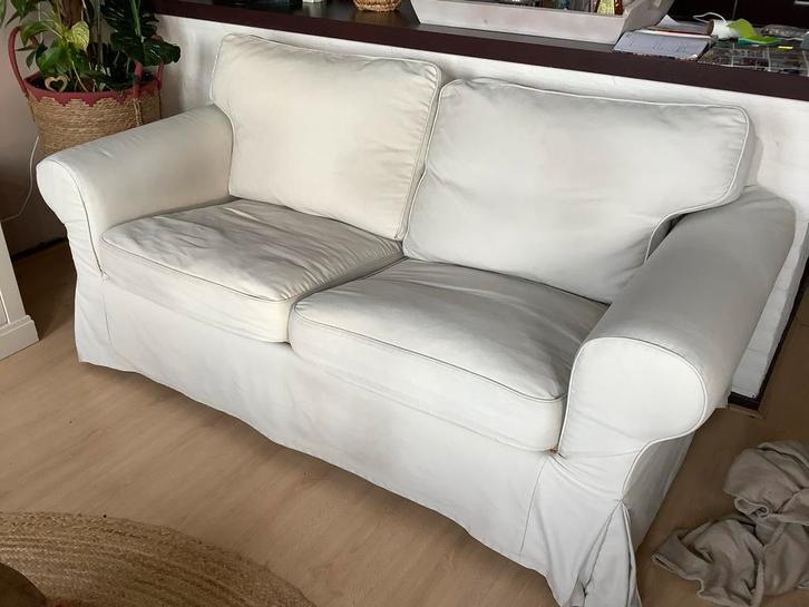 Ektorp 2-zitsbank lichtbeige - In goede staat, Huis en Inrichting, Banken | Sofa's en Chaises Longues, Gebruikt, Tweepersoons