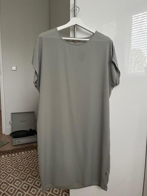 Groen grijze jurk Zusss, Kleding | Dames, Jurken, Gedragen, Maat 38/40 (M), Groen, Boven de knie, Ophalen of Verzenden