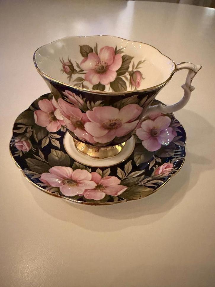 Theekopje Royal Albert Provincial Flowers, Huis en Inrichting, Keuken | Servies, Zo goed als nieuw, Kop(pen) en/of Schotel(s)