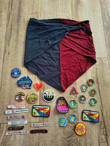 Mooie set Scouting insignes en das, naambandjes, kampbandjes beschikbaar voor biedingen