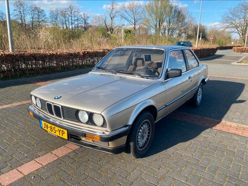 BMW 3-Serie (e90) 320 AUT  6 cilinder 1983 Beige, Auto's, BMW, Particulier, 3-Serie, Benzine, Sedan, Automaat, Origineel Nederlands
