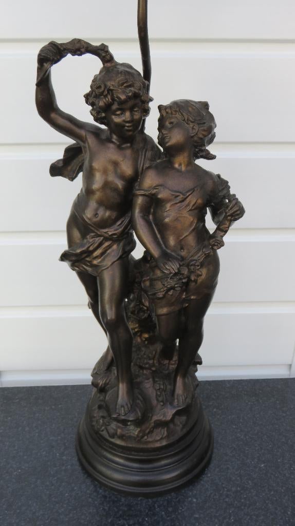 Prachtige lamp met 2 kelken en Monreau beeld., Ophalen